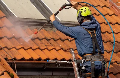 Démoussage et hydrofuge de toiture à Correns